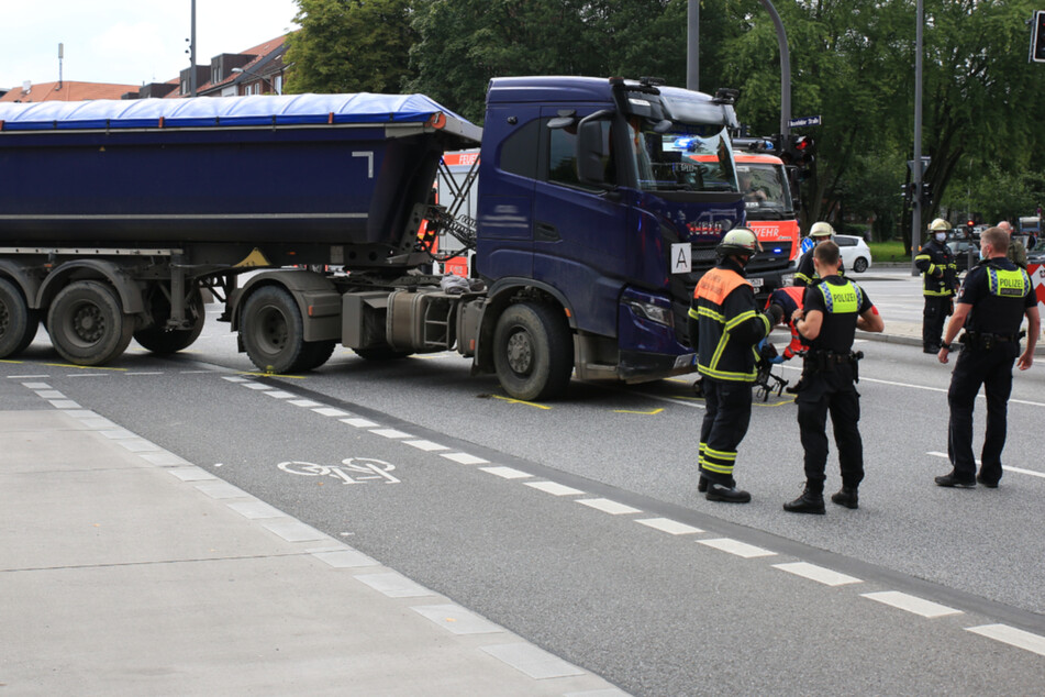 Dramatischer Unfall in Barmbek: Lastwagen erfasst Frau mit Rollator
