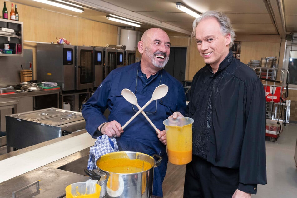 Kali Schneider (l.) rettete André Sarrasani vorm Küchen-Desaster.