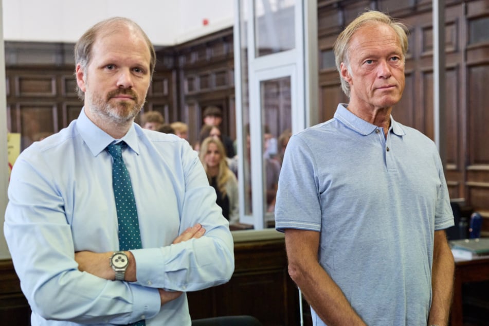 Anwalt David Rieks (l.) neben seinem Mandanten Gerhard Delling.