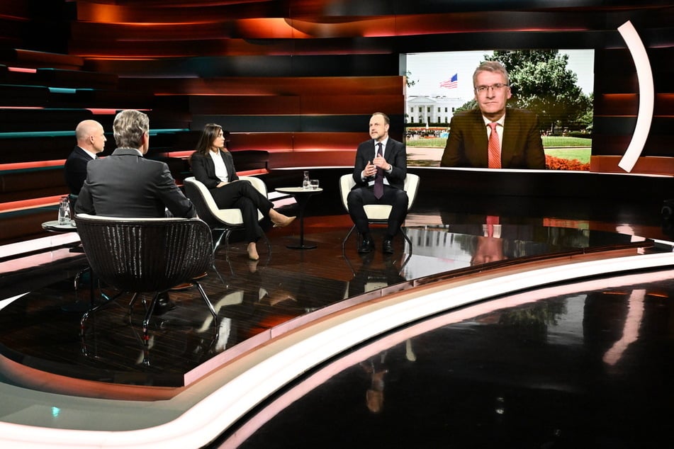 Laut ZDF-Korrespondent Elmar Theveßen ist bereits das Androhen von Kriegsverbrechen ein Verstoß´ gegen internationales Recht.