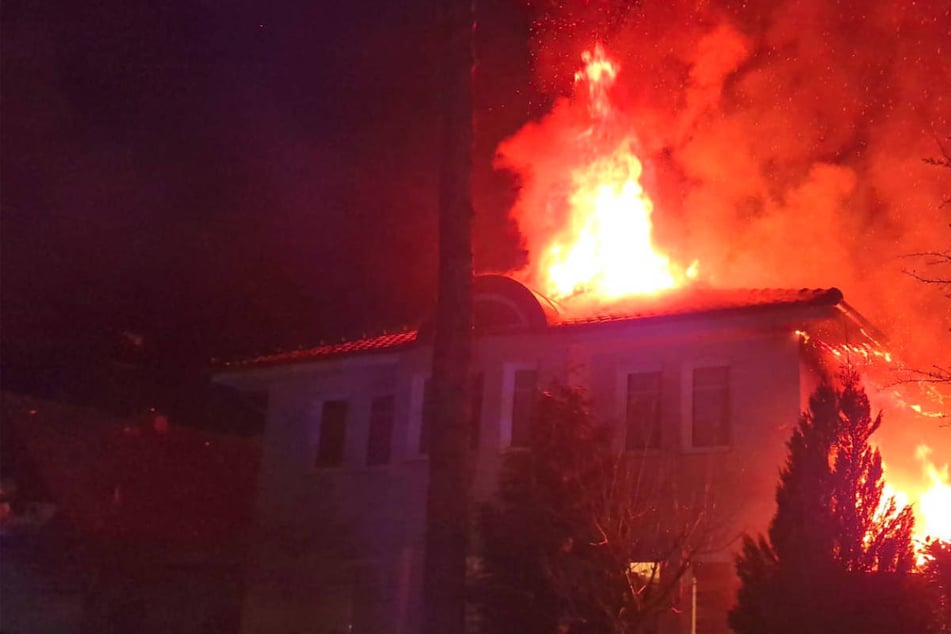 Einfamilienhaus in Brandenburg bei Feuer zerstört: War die Sauna schuld?