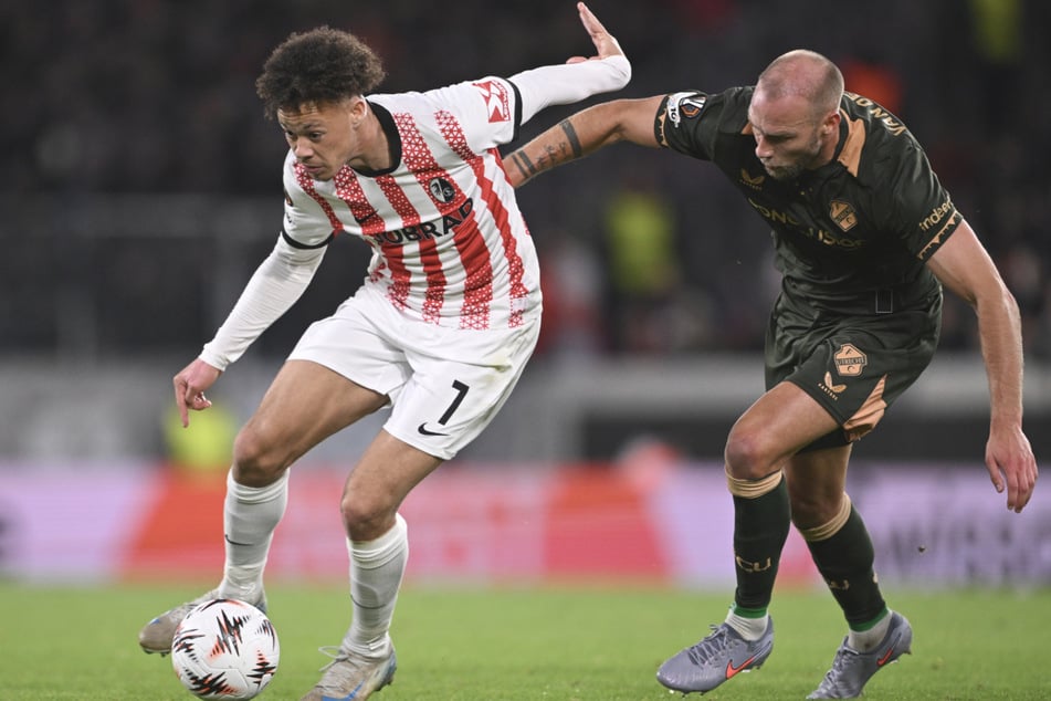 Derry Scherhant (23, l.) hat sich in Freiburg in die erste Elf gespielt.