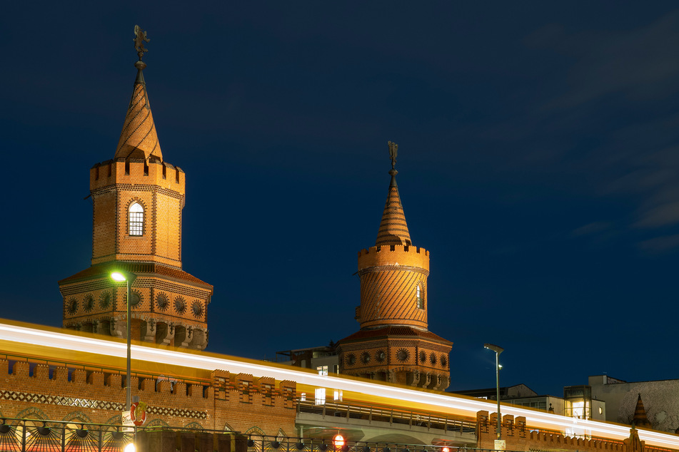 An der Oberbaumbrücke feiert das "Festival of Lights" in diesem Jahr das 50. Jubiläum des Hip-Hop.