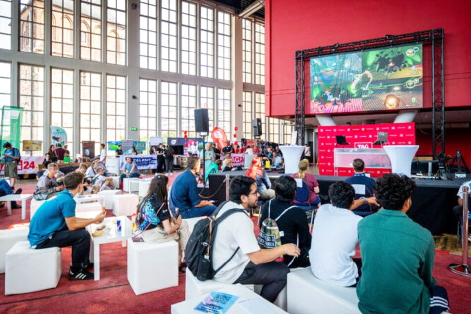 Bei der Chemnitzer Messe Talentgame treffen Firmen und Jobsuchende beim Gaming zusammen.