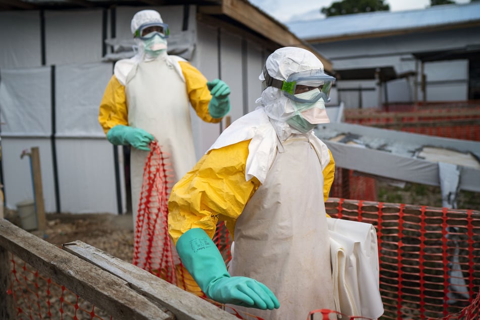 In der Demokratischen Republik Kongo und in Uganda ist erneut Ebola ausgebrochen. Die WHO rief deshalb nun eine internationale Gesundheitsnotlage aus.