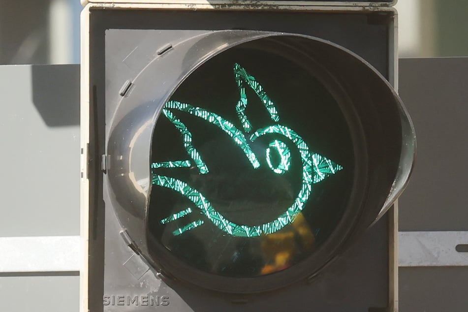 In Gera dient nun ein Spatz als Symbol an einer Fußgängerampel.