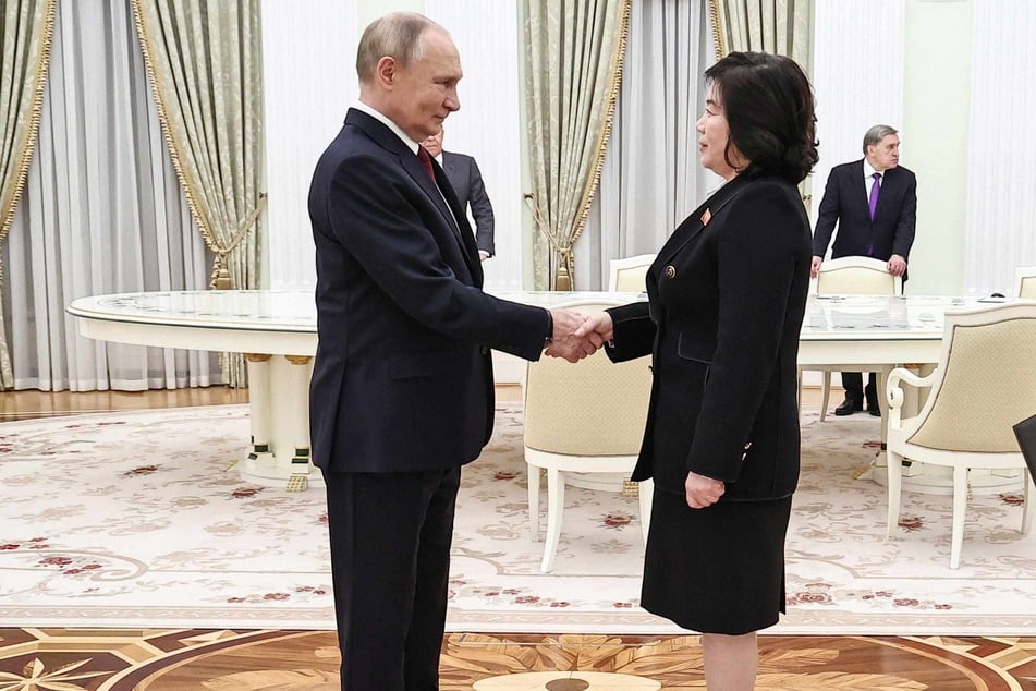 Russia's President Vladimir Putin (l.) greets North Korea's Foreign Minister Choe Son Hui on Monday prior to their talks in Moscow.