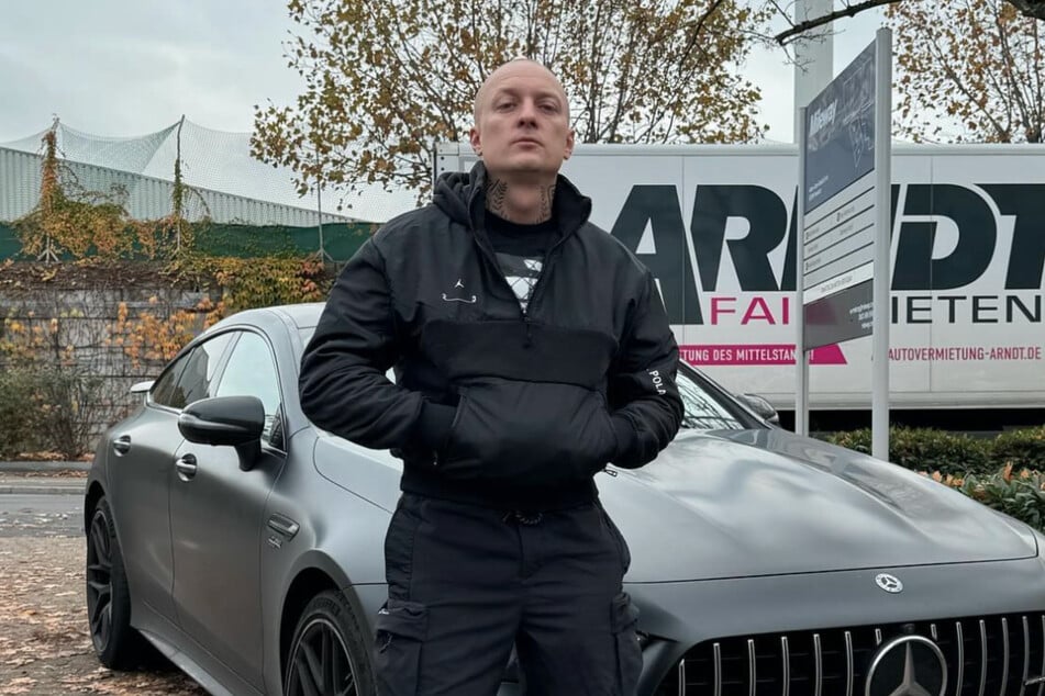 Teilte den Tod seines Opas auf der Social-Media-Plattform Instagram mit: Deutschrap-Star Oleksij Kossarew (34).