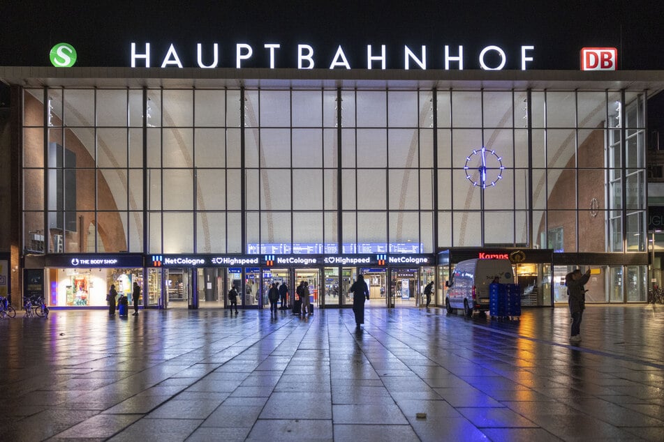 Sechs Regionalexpress-Linien, sechs Regionalbahn-Linien und mehrere S-Bahn-Linien können den Kölner Hauptbahnhof aktuell nicht wie sonst üblich anfahren.