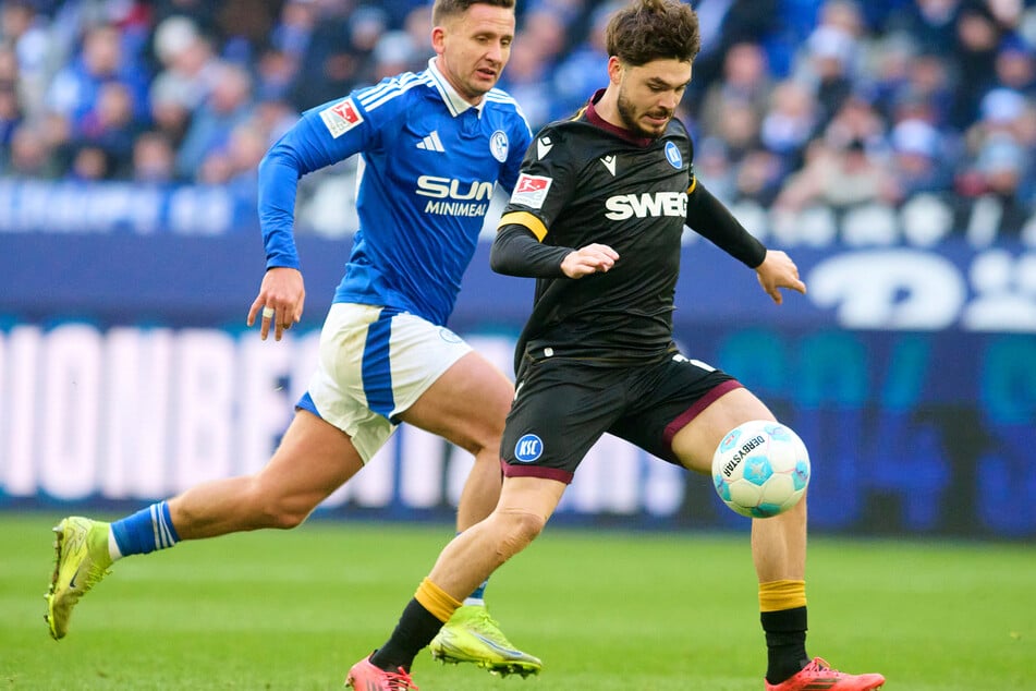 Paul Seguin (30, l.) kommt in dieser Saison auf 25 Einsätze für Schalke.