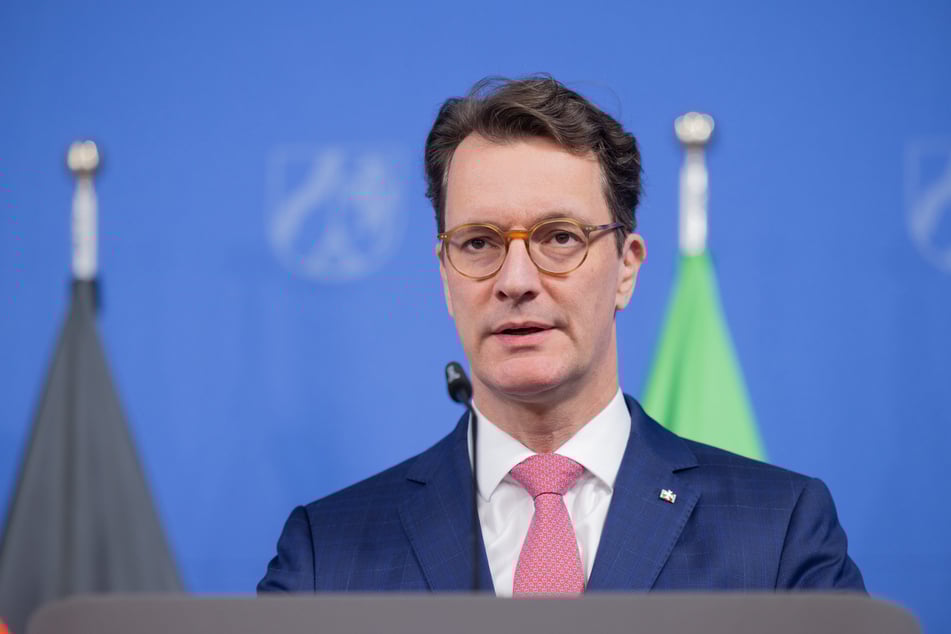 Hendrik Wüst (50) ist seit Oktober 2021 Regierungschef in NRW und führt seit 2022 das erste schwarz-grüne Bündnis in NRW.