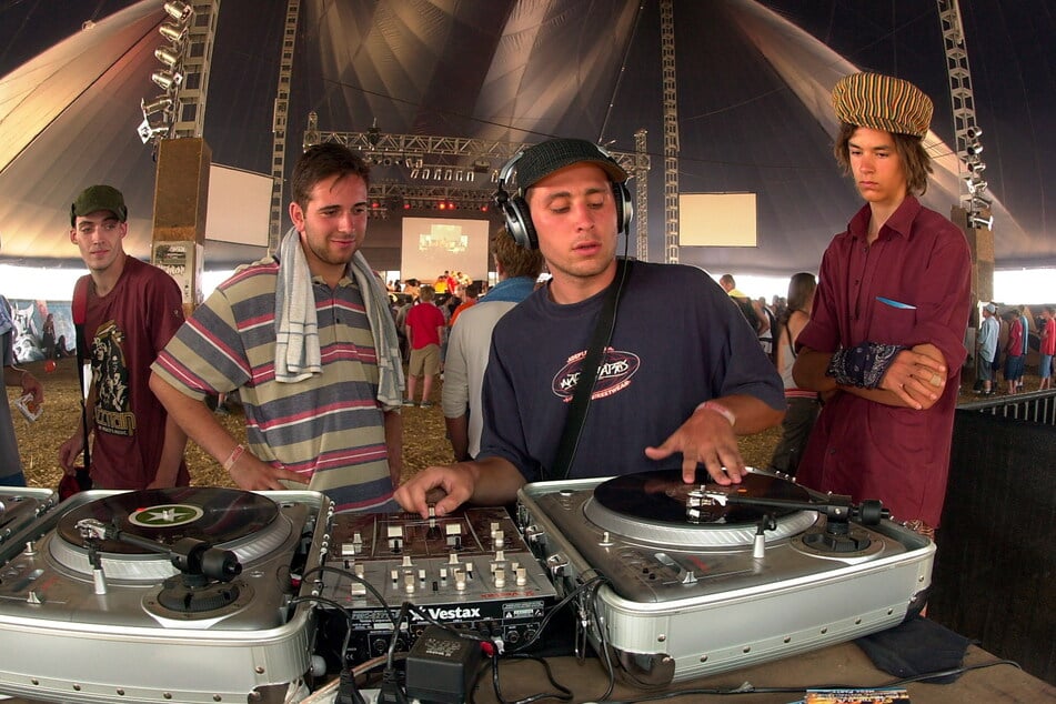 Wer ist der Meister der Schallplatten? "DJ Championship"-Wettbewerb auf dem "Splash", 2003.