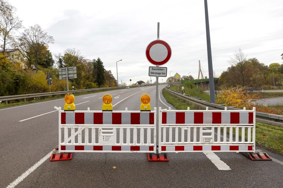 Am ersten November-Wochenende wurde die Schrägseilbrücke in Niederwartha für den Verkehr voll gesperrt - sieben Tage später als ursprünglich geplant.