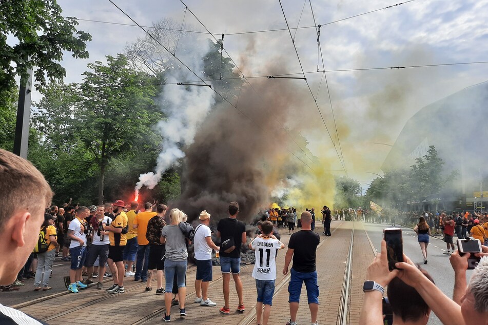 Auch Pyrotechnik wurde gezündet.