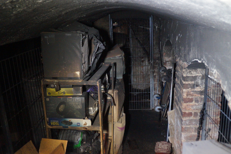 Im Keller sind deutliche Brandspuren zu erkennen.