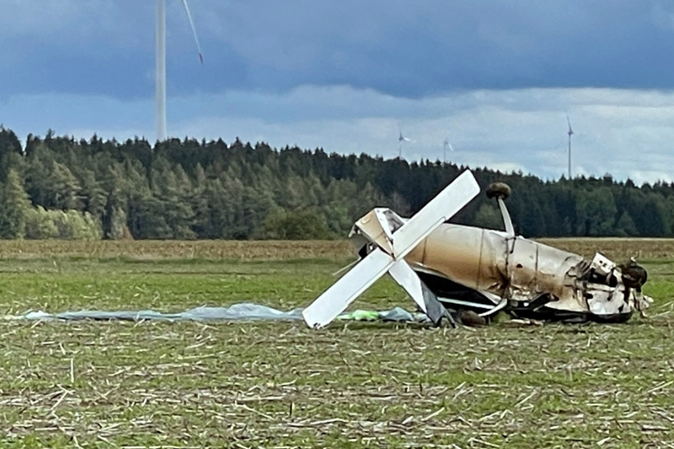 Tragödie in Bayern: Pilot stürzt mit Kleinflugzeug in Thalmässing ab und stirbt