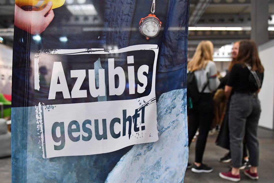 Die Unternehmen suchen und werben immer wieder für neue Azubis.