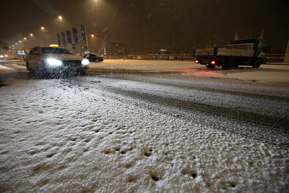Achtung Glätte! Vermehrte Unfälle durch Neuschnee im Norden erwartet