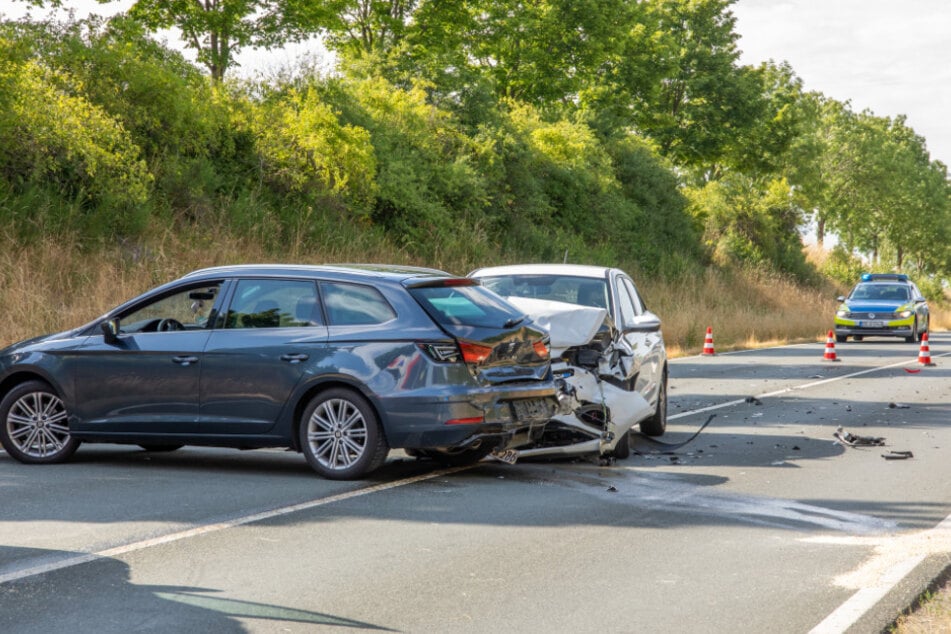 An beiden Fahrzeugen entstand ein hoher Sachschaden.