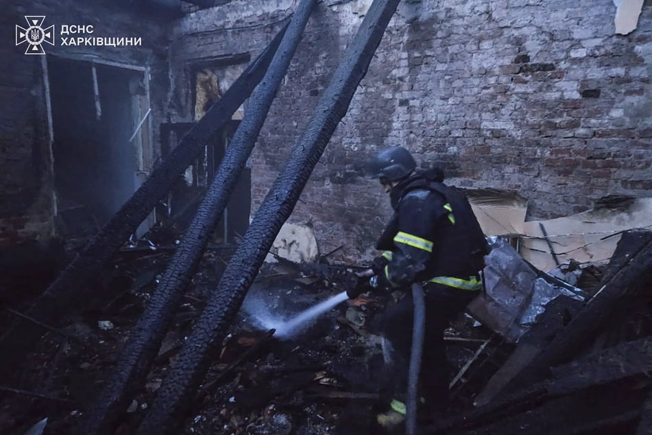 Ukraine-Krieg: Kind bei russischen Angriffen auf Wohnviertel getötet