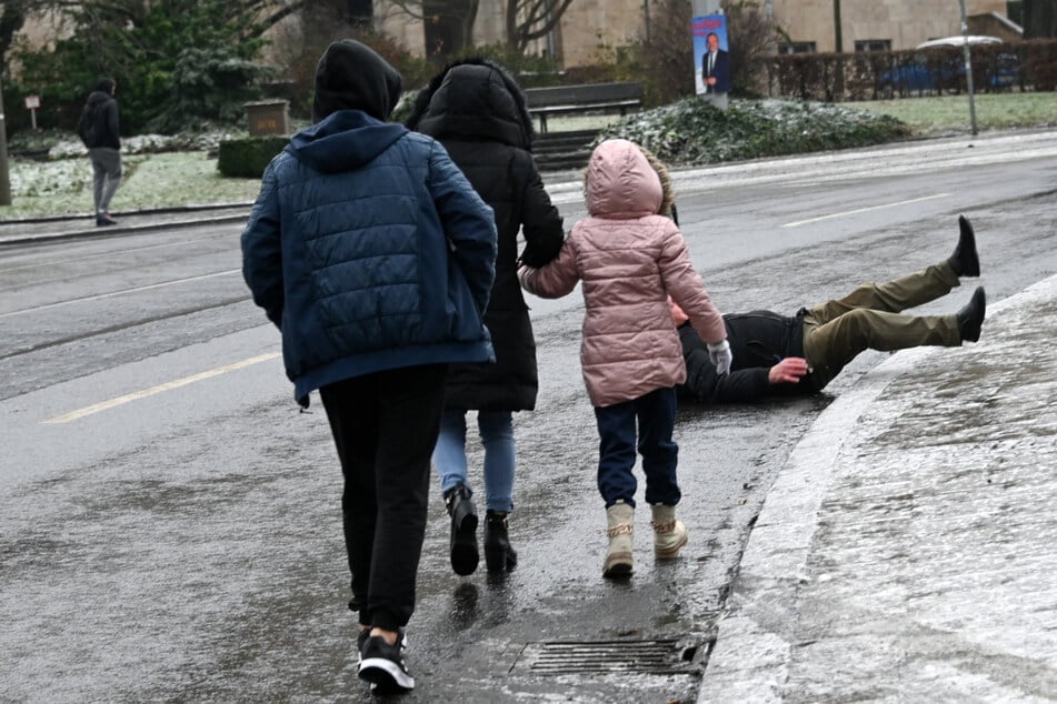 Achtung: Es kann diese Woche mehrfach glatt werden. (Symbolbild)