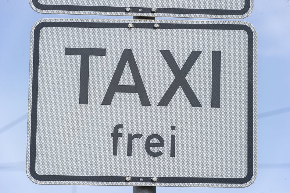 An einigen Orten in der Stadt - unter anderem am Hauptbahnhof - gibt es feste Taxistände.