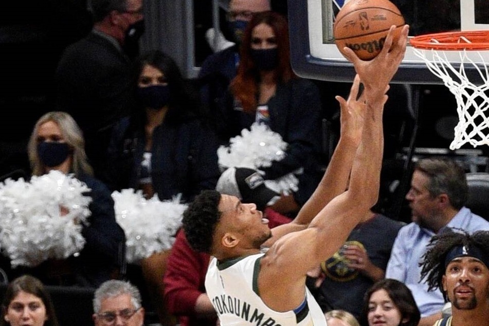 Bucks forward Giannis Antetokounmpo led all scorers with 27 points against the Cavs.