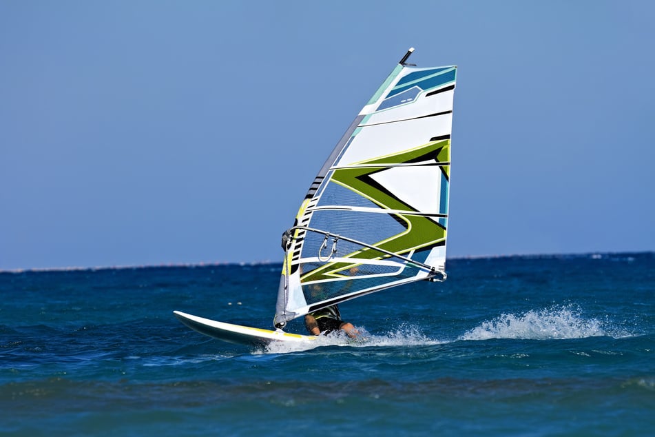 Ein deutscher Windsurfer ist in den Niederlanden ums Leben gekommen. (Symbolfoto)