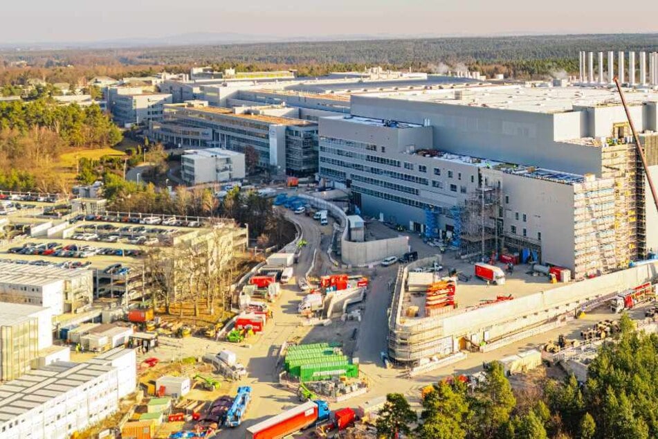 Infineon vergrößert das Team in Dresden und bietet viele Vorteile