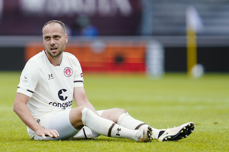 Rico Benatelli am Boden: Der 29-Jährige hatte beim FC St. Pauli zu Beginn mit Verletzungen zu kämpfen, fand nur schwer in die Spur. (Archivfoto)