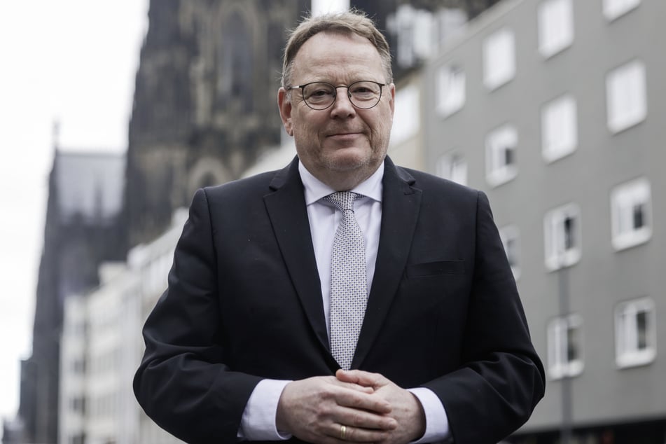 Kölns Oberbürgermeister Torsten Burmester (63, SPD) ist die offene Drogenszene rund um den Neumarkt ein Dorn im Auge.