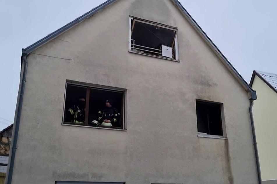 Nachdem die Löscharbeiten abgeschlossen waren, sicherte die Kriminalpolizei Spuren.