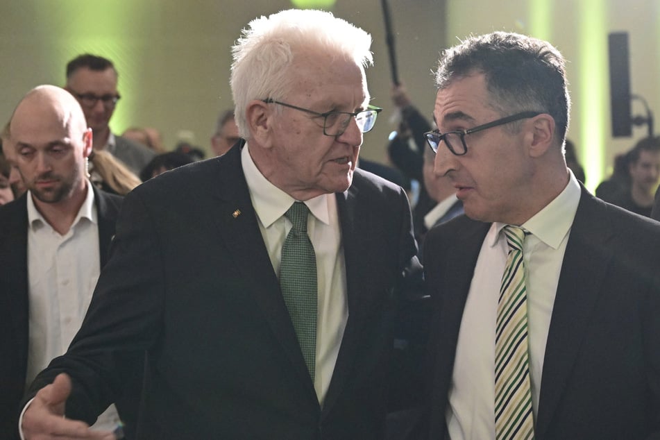 Ministerpräsident Winfried Kretschmann (77) und Cem Özdemir (60) bei der Bündnis 90/Die Grünen-Wahlparty: Hier wurden auch die Brezel-Tattoos angeboten.