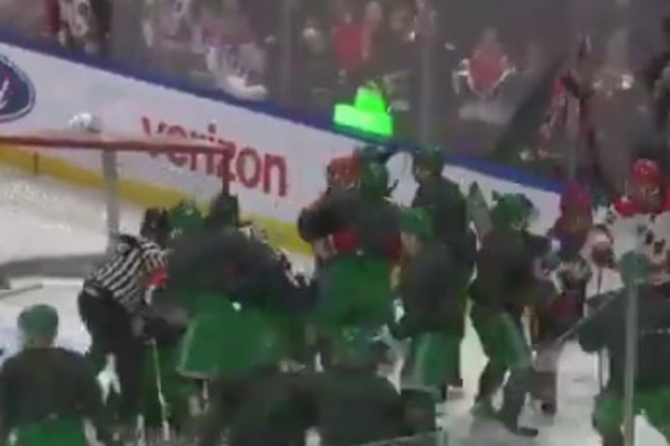 Die Schiedsrichter hatten alle Hände voll zu tun, die Streithähne zu trennen.