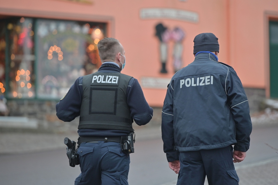 Die Polizei stellte am Wochenende mehrere Verstöße gegen die Corona-Schutzverordnung fest. (Archivbild)