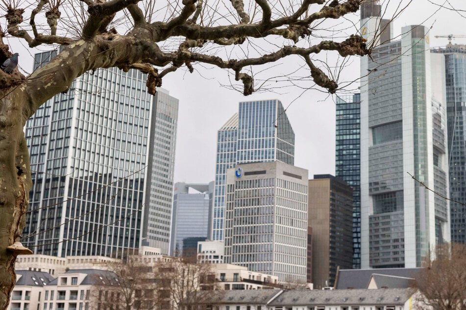 Der Montag in Frankfurt wird wolkig und "meist niederschlagsfrei", wie der Wetterdienst prognostiziert. In Nordhessen ist die Regenwahrscheinlichkeit demnach höher. (Archivfoto)
