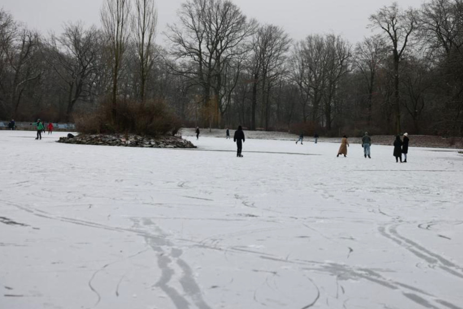 Leipzig: Trotz tagelanger Kälte, warnt Leipzig weiter: Betreten von Eisflächen auf eigene Gefahr!