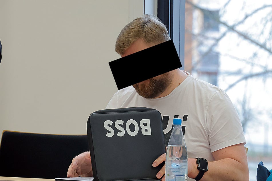 Ex-Chef Ronny G. (46) steht seit gestern wegen Untreue vor Gericht.