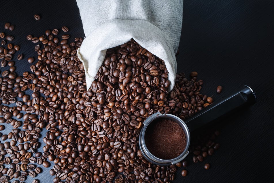 Zwischen Dienstag und Mittwoch wurden auf einer Raststätte Paletten mit Kaffee im Wert von 28.000 Euro aus einem Lkw gestohlen. (Symbolfoto)