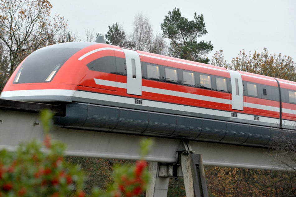 Fährt in naher Zukunft eine oberirdische Magnetschwebebahn zwischen dem S-Bahnhof Stellingen und dem Volksparkstadion? (Symbolfoto, Archivfoto)