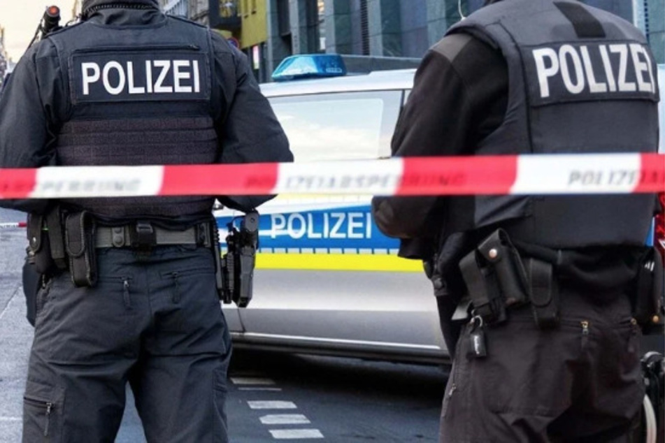 Eigentlich waren die Beamten wegen Hausfriedensbruchs zu dem Mehrfamilienhaus an der Langerstraße in Düsseldorf geeilt. (Symbolbild)