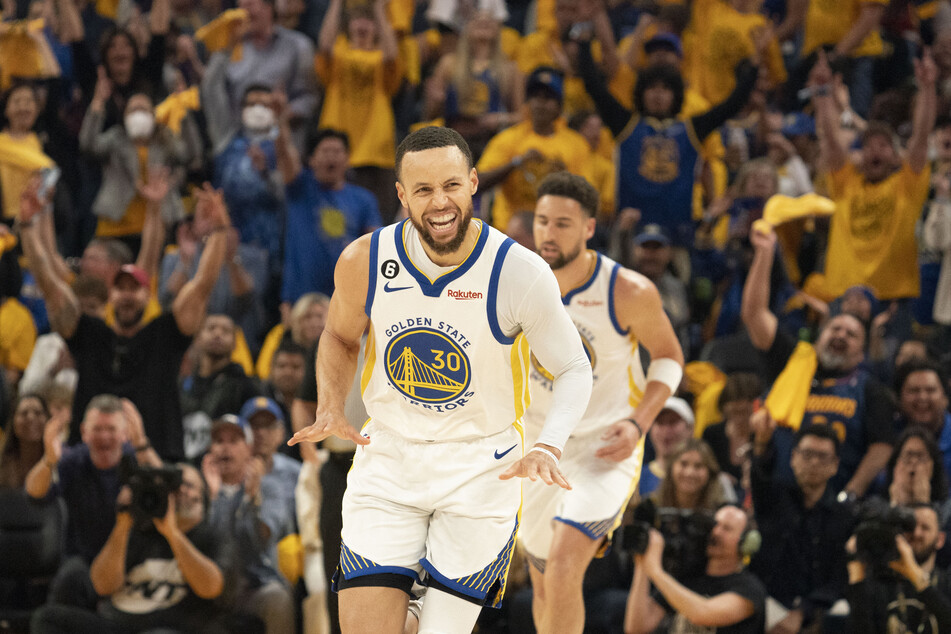 Steph Curry led a balanced attack as the Golden State Warriors won Game 5 of the NBA Western Conference semifinals against the Los Angeles Lakers.