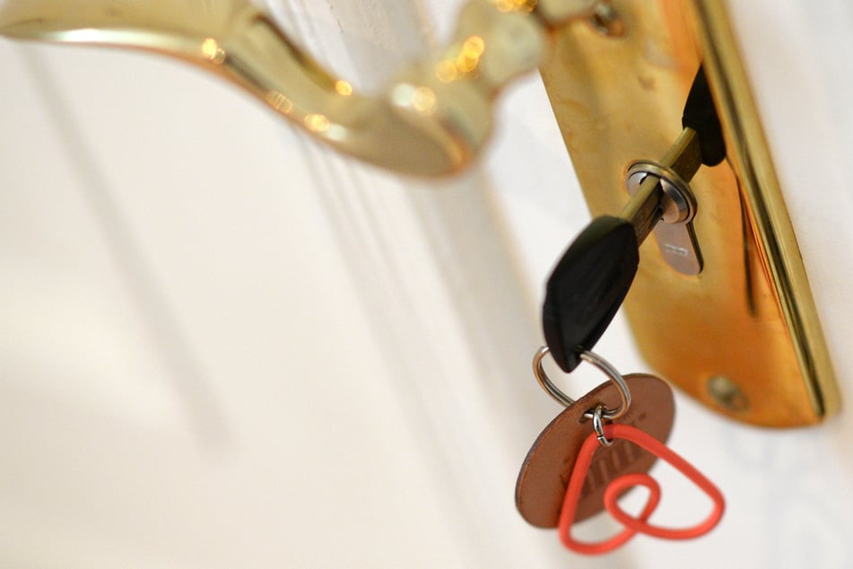 Das Kind hatte sich im Bad eingeschlossen, konnte aber von den Rettungskräften befreit werden. (Symbolfoto)