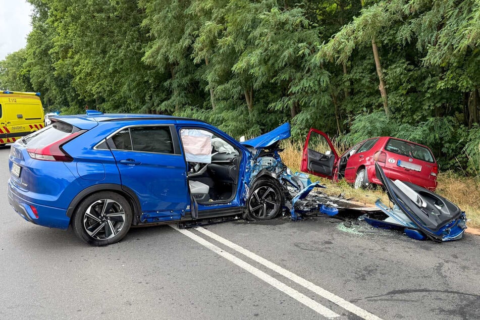 Der blaue Mitsubishi konnte nicht mehr ausweichen.