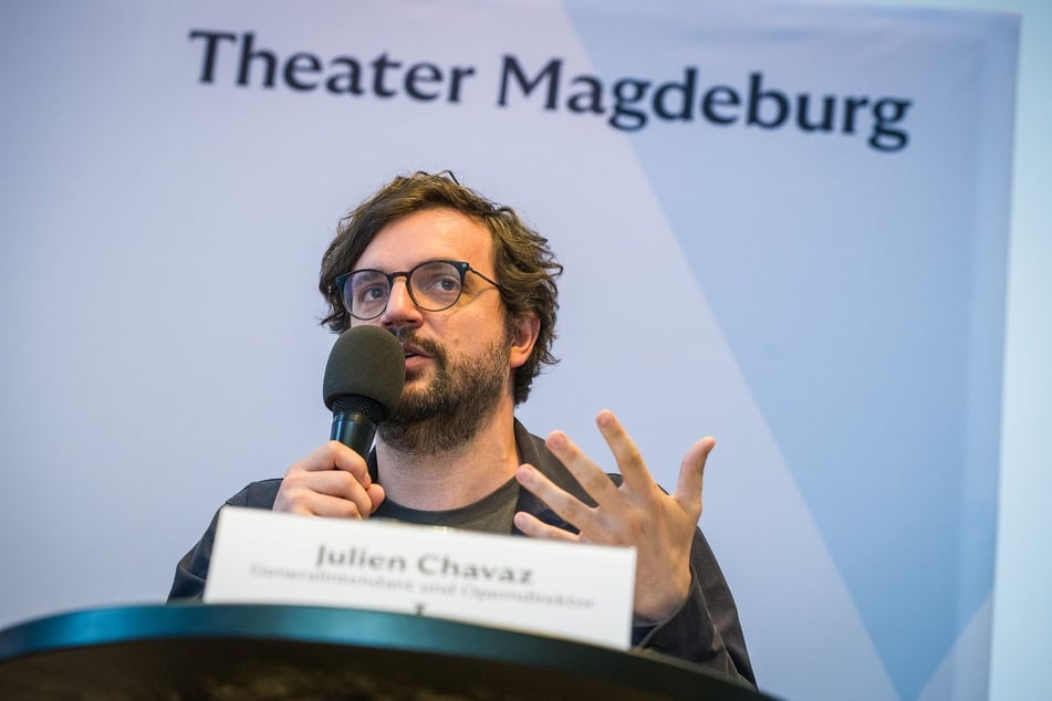 Magdeburgs Generalintendant Julien Chavaz nimmt in etwa eineinhalb Jahren den Hut.