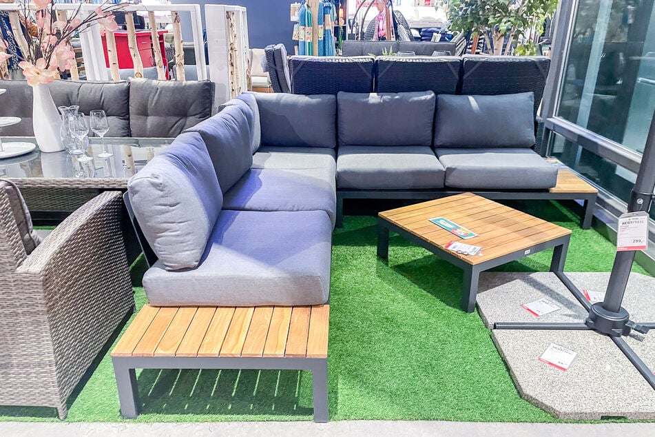 Höffner gibt gerade hohe Sonderrabatte auf Gartenmöbel