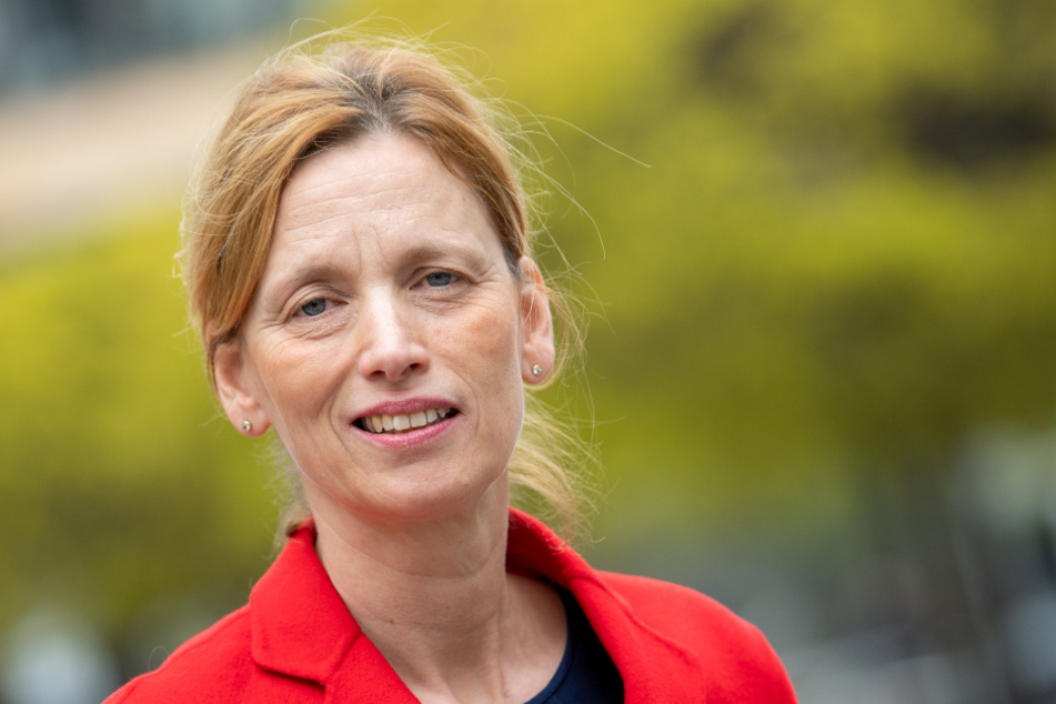 Schleswig-Holsteins Bildungsministerin Karin Prien (CDU) hat sich für eine Absage der Abiprüfungen ausgesprochen.