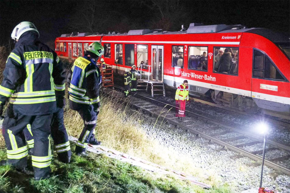 Der Bahnabschnitt war bis 23.45 Uhr voll gesperrt.