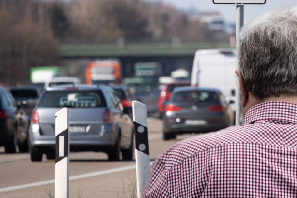 Der 66-Jährige hatte auf seiner Odyssee mindestens zweimal die Autobahn überquert (Symbolbild).