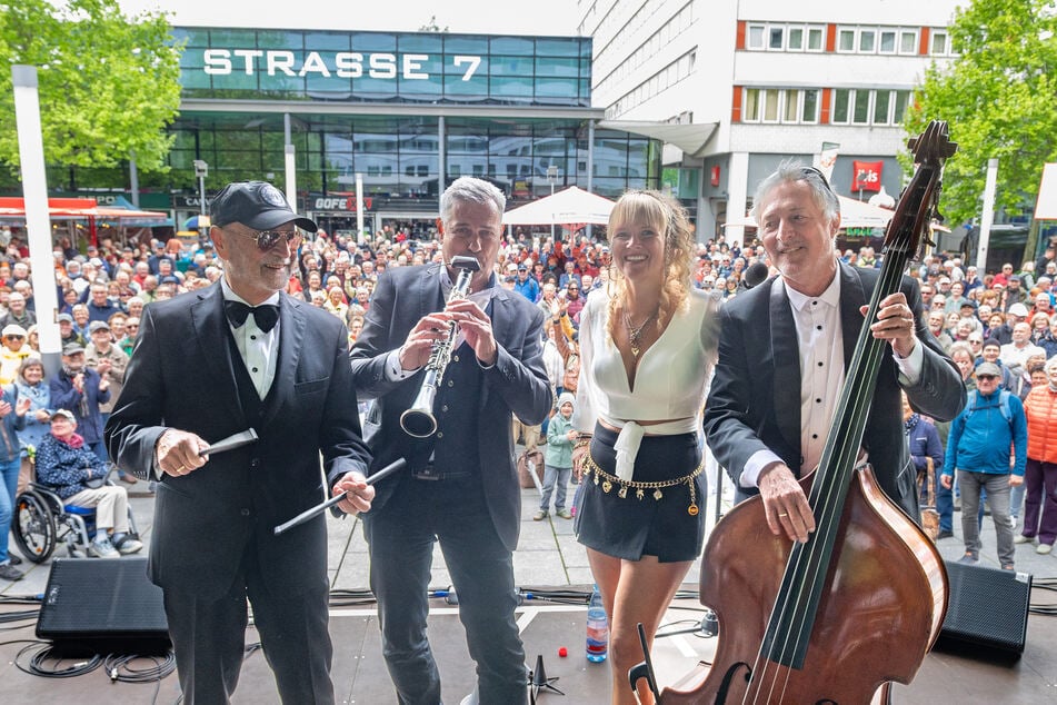 Die Band "The Boogie Kathi Swing Project" genießt die Zeit auf der Bühne und hofft, das nächste Jahr wieder dabei sein zu dürfen.